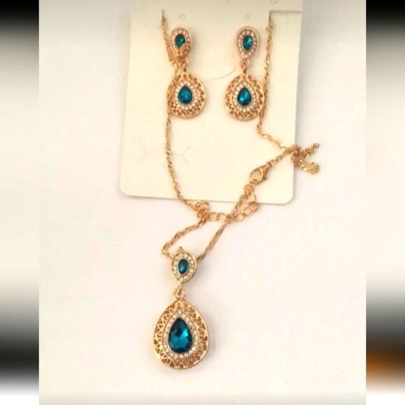 Double Water Drop Shape Jewelry Set - Picture 10 of 10